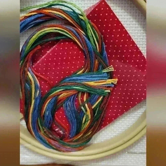 Christmas Cross Stitch Kit Wreath 3105 Designs for the Needle Hoop Frame NIP New - Picture 4 of 5